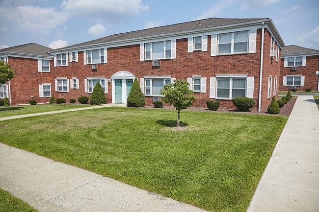 Building Photo - I 124-B Jackman Drive