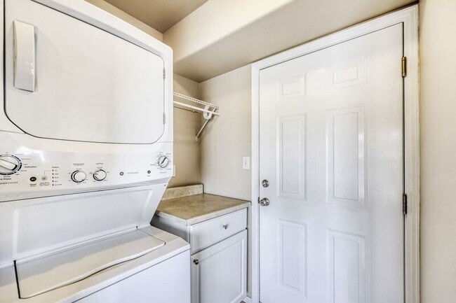 Building Photo - 779 Century Ln