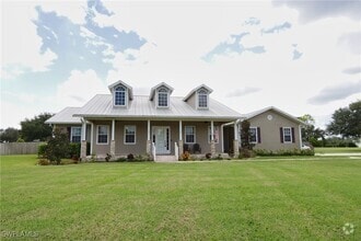 Building Photo - 16680 Oak Grove Ct