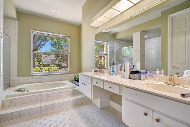 Building Photo - 6719 Fairway Cove Dr