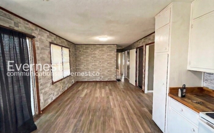 Building Photo - 1816 Doman Cir