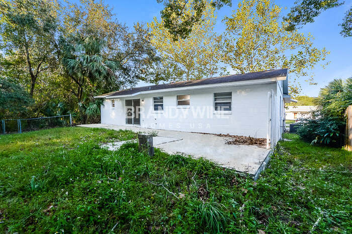 Building Photo - 215 Shore Rd