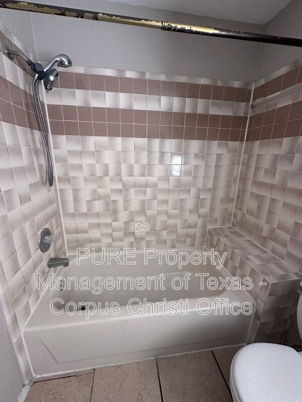 Building Photo - 2805 Summer Ridge Dr