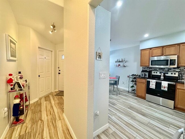 Building Photo - 30912 Bridgegate Dr