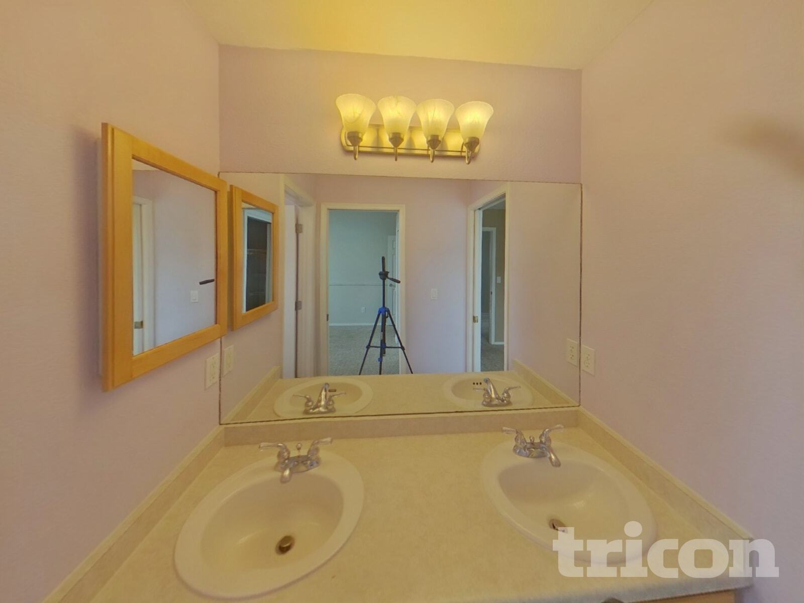 Building Photo - 6015 Fescue Dr