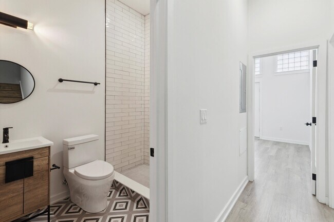 Building Photo - 1535 N Sydenham St