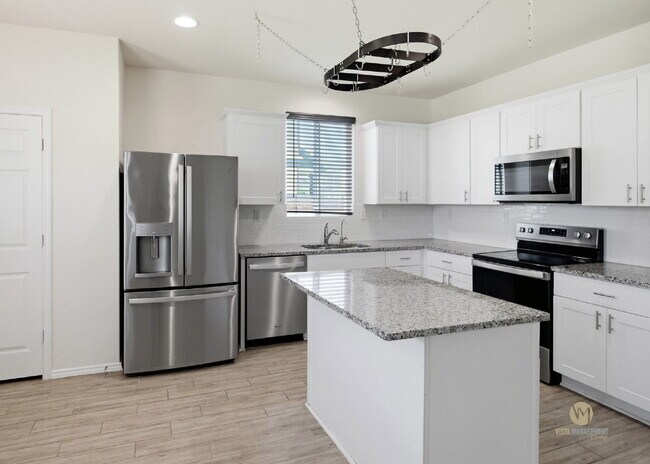 Building Photo - Welcome to this beautifully maintained 2022-built home in the Davis Ranch community!
