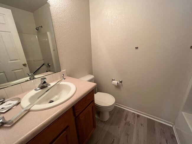 Building Photo - Great Townhome in North Fort Collins