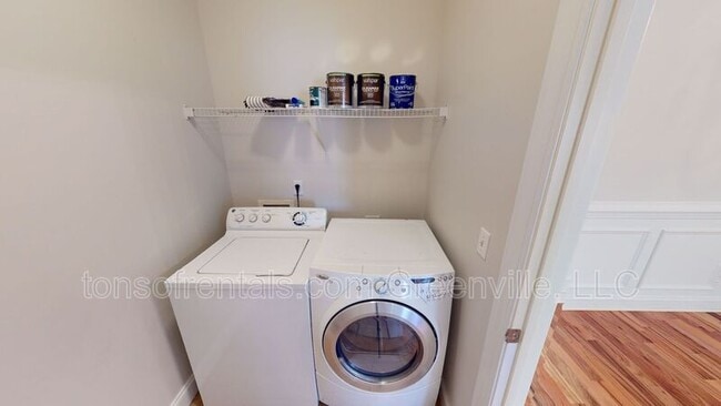 Building Photo - 939 Squires Pt