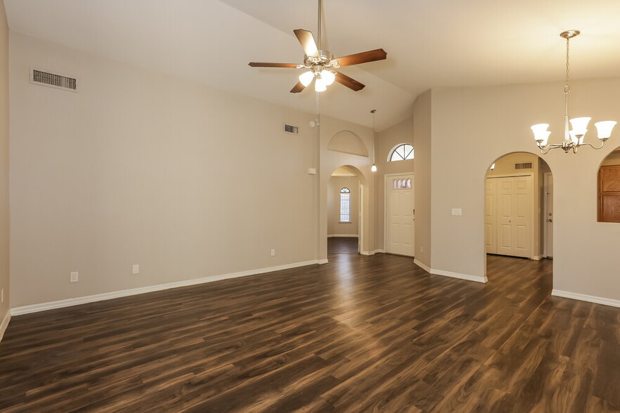 Building Photo - 1209 E Villa Rita Dr