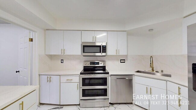 Building Photo - 14335 Huston St