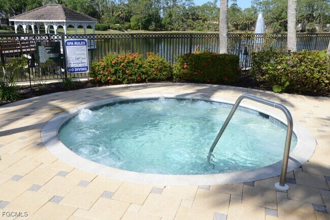 Building Photo - 2001 Tarpon Bay Dr N