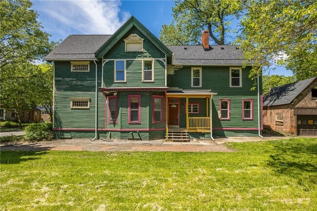 Building Photo - 268 Lyndhurst St