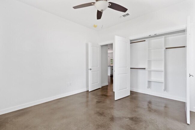 Building Photo - 319 Lamaloa Ln