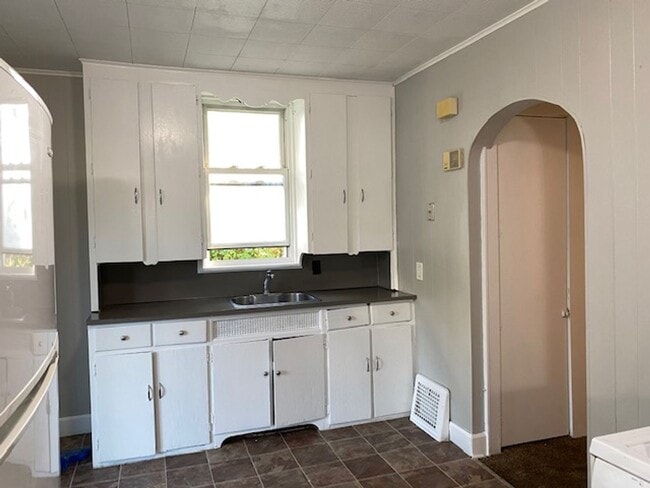 Building Photo - 2 Bedroom NE Canton Home for Rent