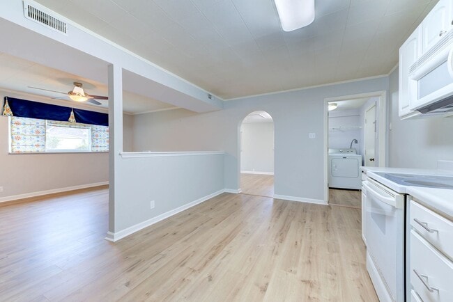 Building Photo - Dog Friendly 3 Bed 1 Bath Ranch Home With ...