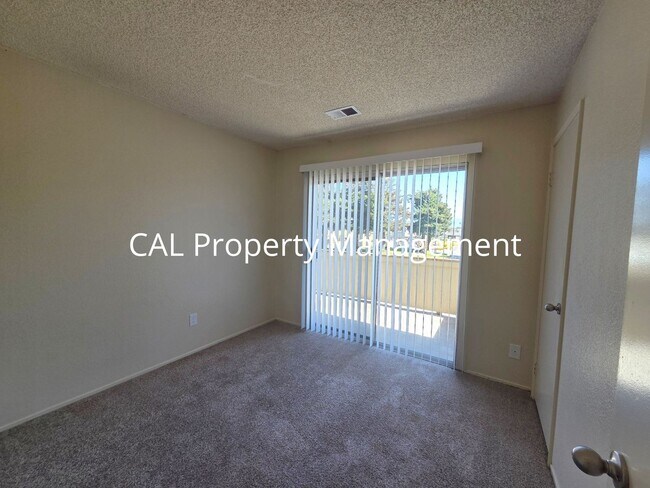 Building Photo - 1841 Cherokee Dr