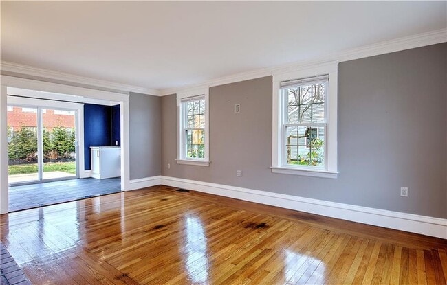 Building Photo - 11 Elmcroft Ave