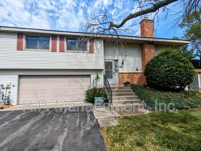 Primary Photo - 4118 Sylvia Ln S
