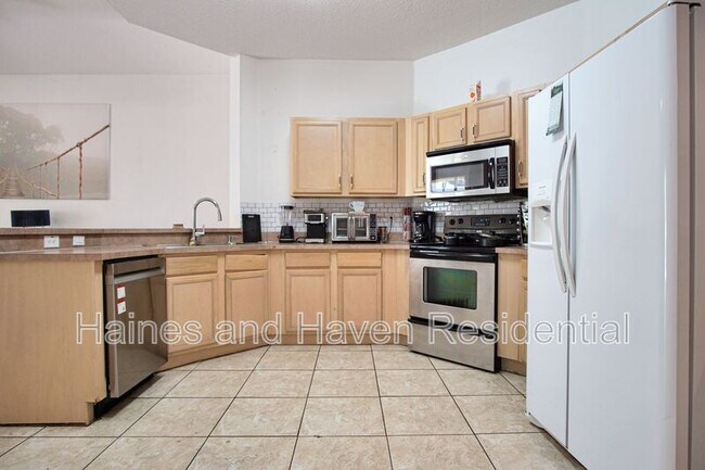 Building Photo - 546 Pineloch Dr