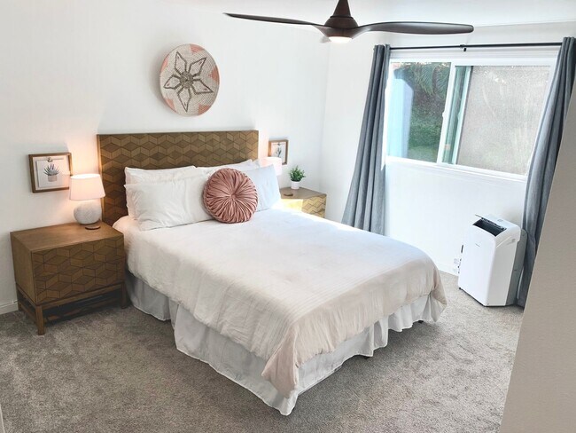 Building Photo - Fully Furnished Luxury Unit