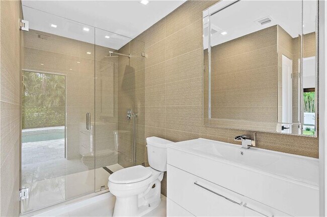 Building Photo - 2201 Intracoastal Dr