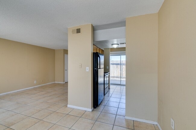 Building Photo - Cozy 2BR/2BA in Spring Valley Near the Strip