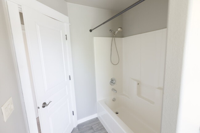 Building Photo - Charming 3-Bedroom Home with Designer Touc...