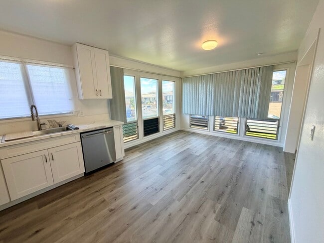 Building Photo - Newly Renovated 5BR/2BA Home – Move-In Ready in Pearl City