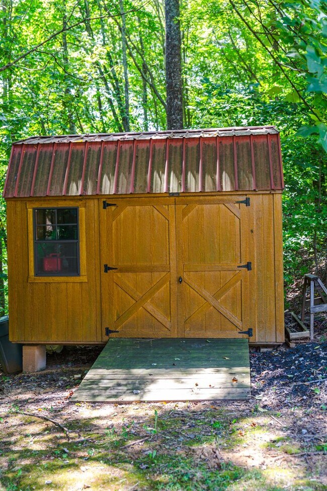 Building Photo - New Listing!