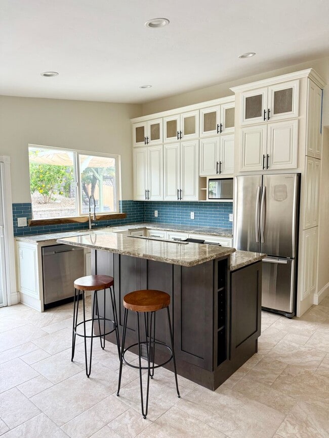 Building Photo - Beautiful Dog-Friendly Home in Oceanside