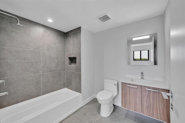 Building Photo - 840 NE 130th St