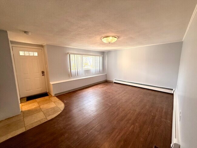 Building Photo - 28 College Farm Rd