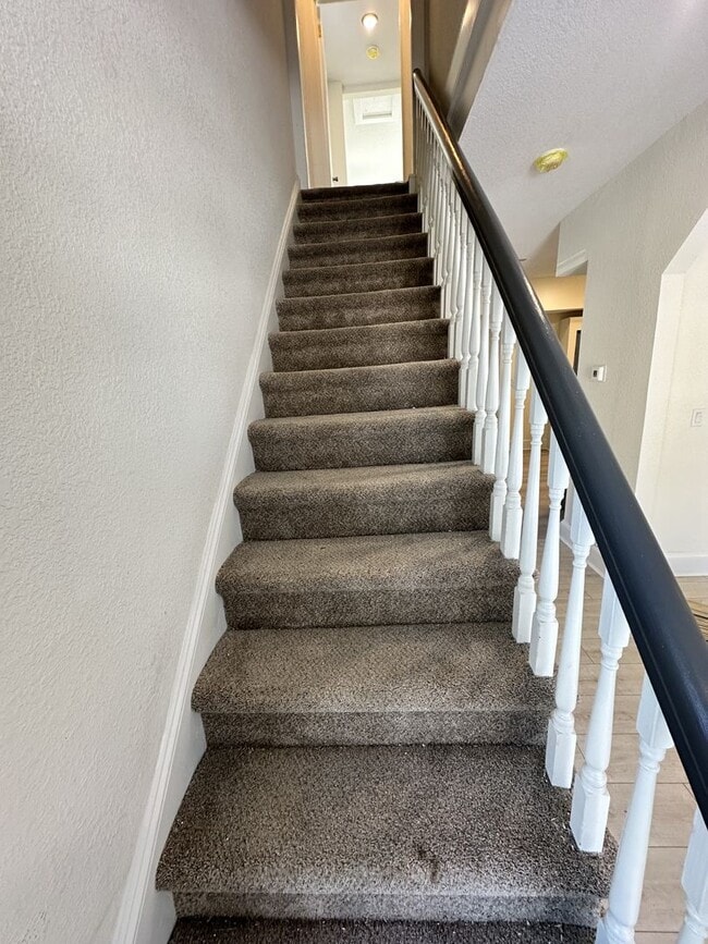 Building Photo - Gorgeous Four Bedroom Completed Upgraded