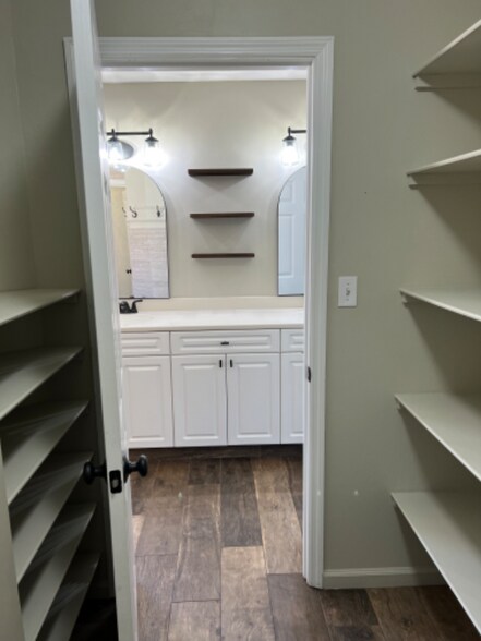 Building Photo - 8392 Ivy Brook Ln