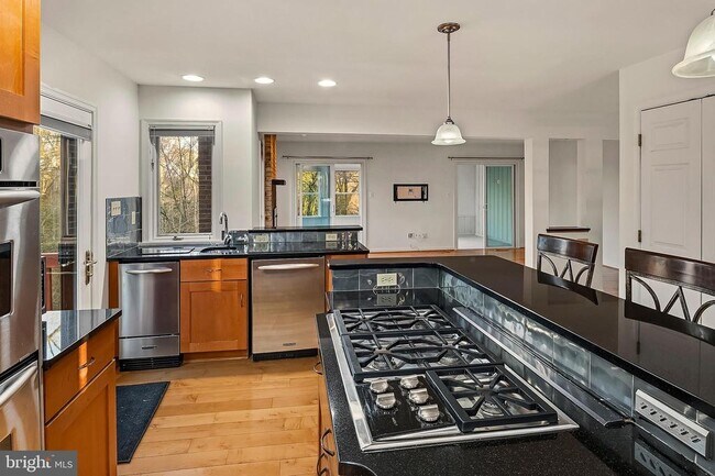 Building Photo - 770 Trenton Ave