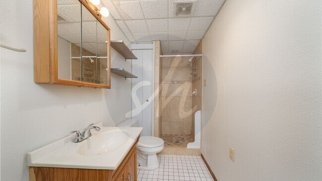 Building Photo - Old Farm Gem