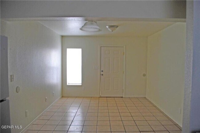 Building Photo - 205 N Little Flower Rd