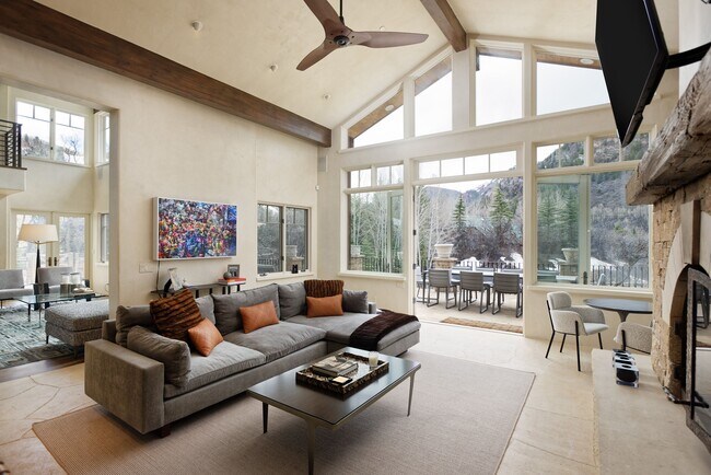 Building Photo - 75 Glen Eagle Dr