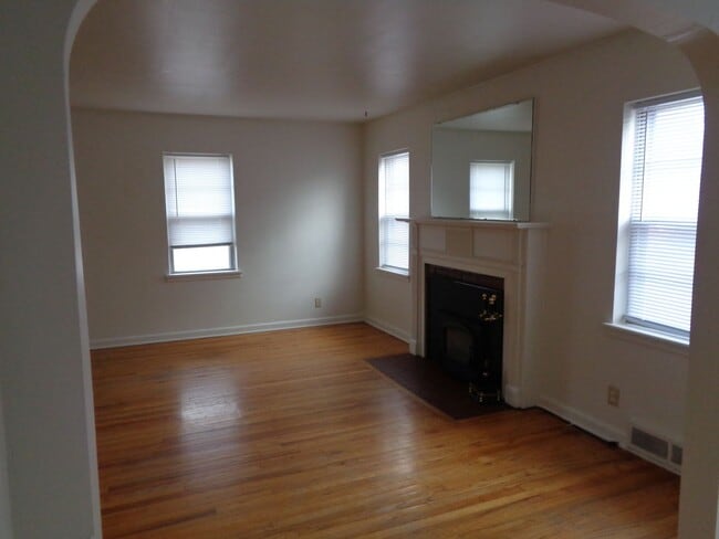Building Photo - 2925 S 40th St