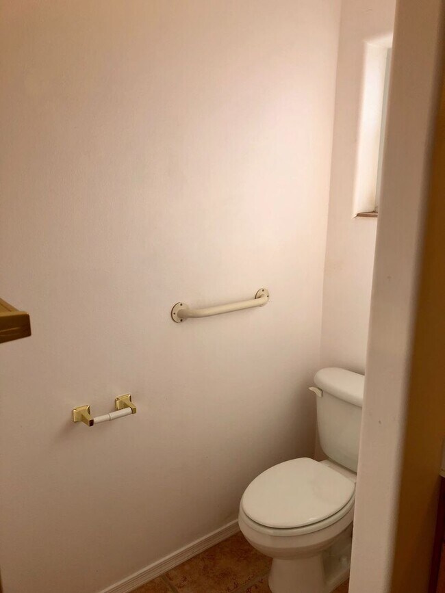 Building Photo - Great Home 3 Bedroom Home in Beautiful Nei...
