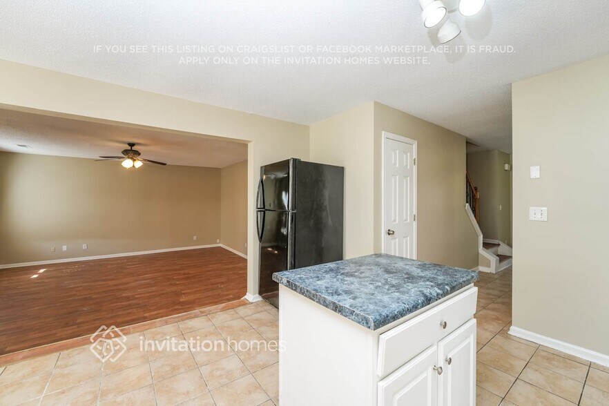 Building Photo - 489 Lakewater Estates Dr