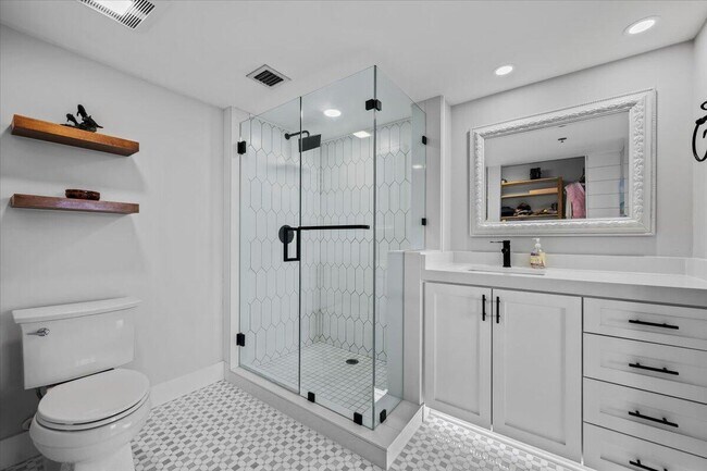 Building Photo - 201 S Seas Dr