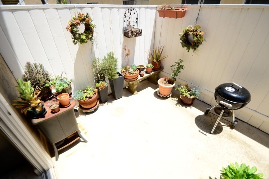 private patio - 4955 Del Monte Ave