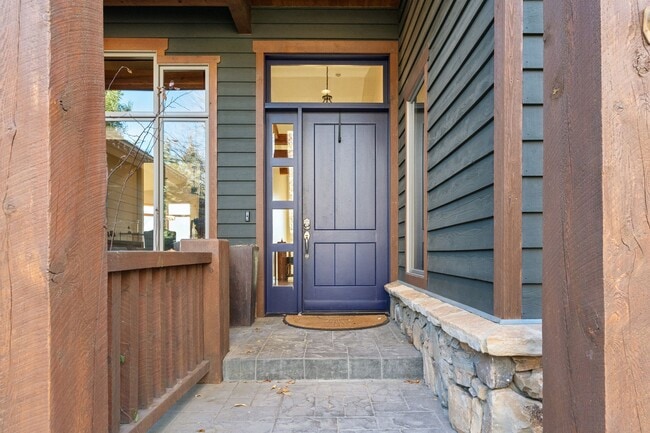 Building Photo - 6035 Mountain Ranch Dr