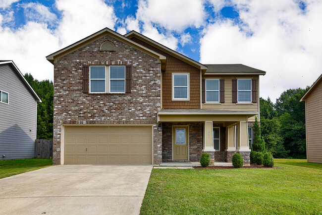 Primary Photo - Large Updated 3 Bed / 2.5 Bath Home