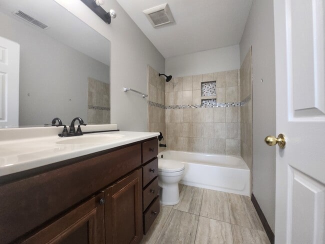 Building Photo - 3832 Baybrook Dr