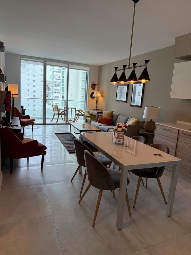 Building Photo - 1300 Brickell Bay Dr