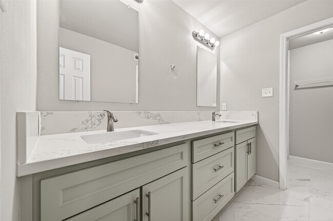 Building Photo - 7739 Antoine Dr