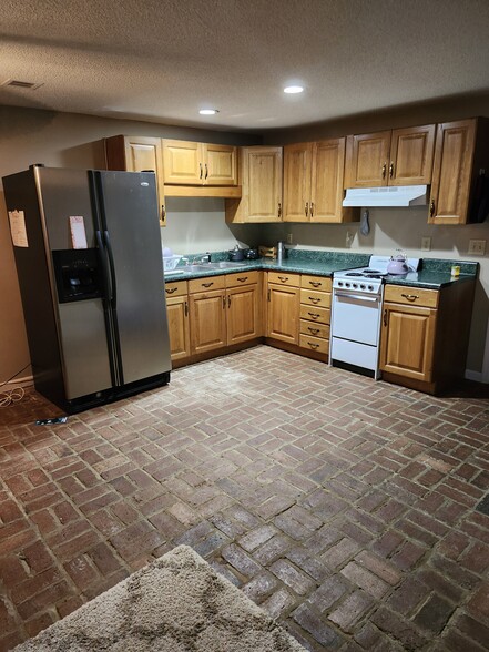 Kitchen with fireplace - 1600 Woodland Way